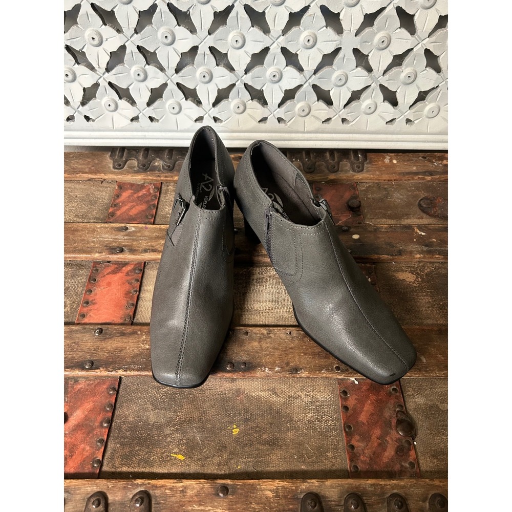 A2 by Aerosoles Gray Faux Leather Buckle Shooties Square Toe Block Heel Size 9.5